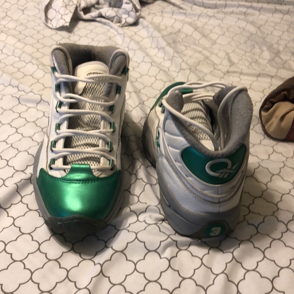 Throwback Reeboks: Allen Iversons (Philly Eagles) - Picture 3 of 3
